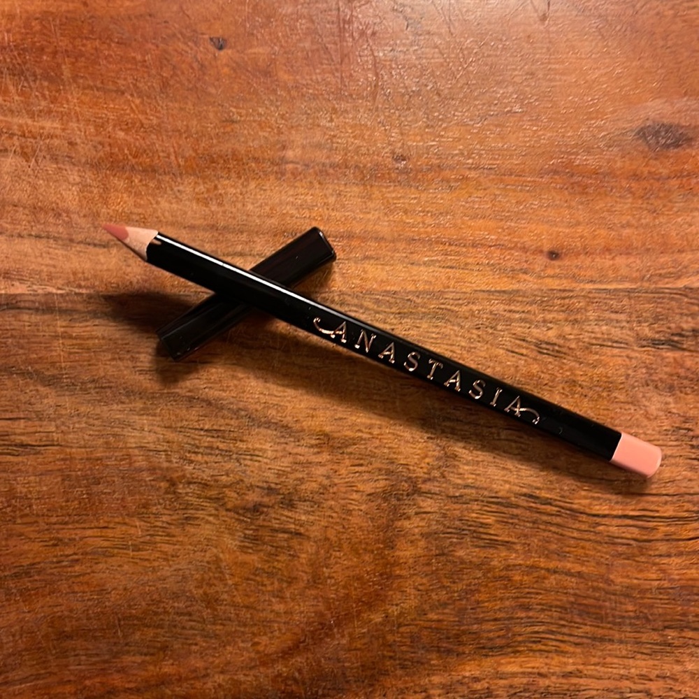 BRAND NEW ANASTASIA BEVERLY HILLS LIP LINER IN SHADE “BLUSHED”
